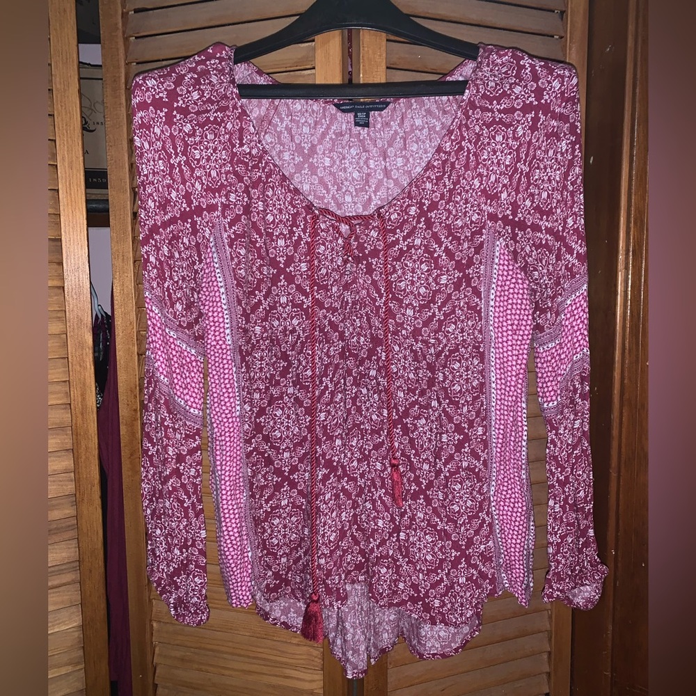 American Eagle top.